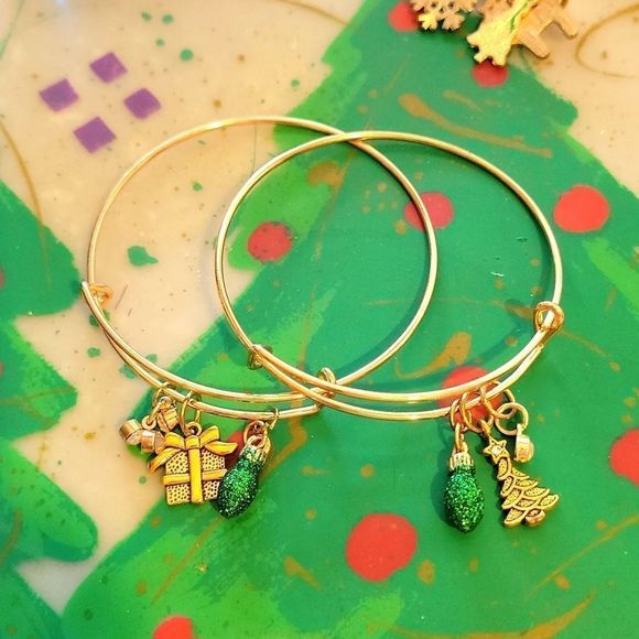 Holiday Celebration Gold Bangle Hand Crafted Bracelets New - Picture 1 of 1